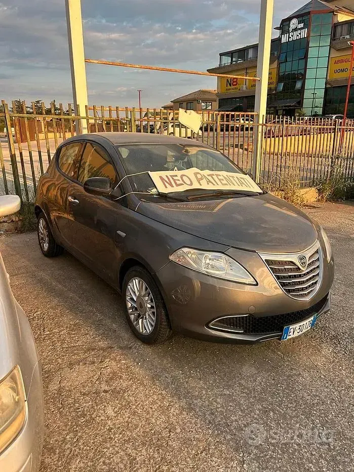 Usata Lancia Ypsilon Gold 69 CV (50 kW) 2014 Marrone Utilitaria