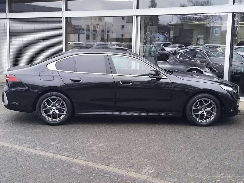 Usata BMW 520 197 CV (144 kW) 2024 Black sapphire metallic Berlina