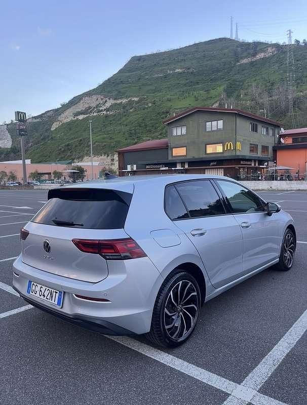 Usata VW Golf VIII Life 116 CV (85 kW) 2022 Berlina