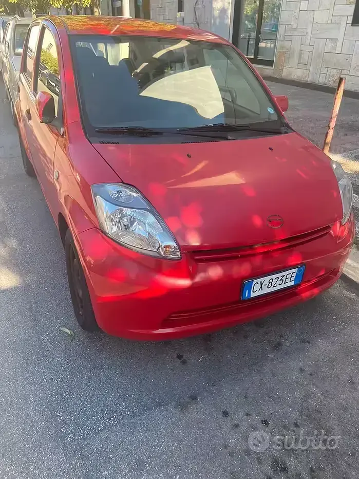 Usata Daihatsu Sirion 69 CV (50 kW) 2006 Rosso Utilitaria