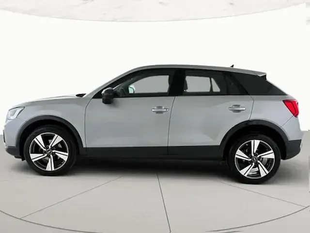 Usata Audi Q2 Admired 110 CV (80 kW) 2022 Argento fioretto metallizzato SUV