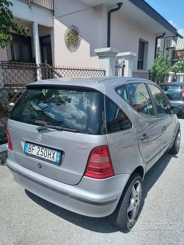 Begagnad Mercedes A160 102 HK (75 kW) 1999 Grå Halvkombi