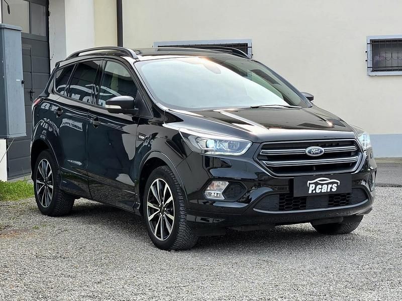 Usata Ford Kuga ST-Line 120 CV (88 kW) 2018 Nero SUV