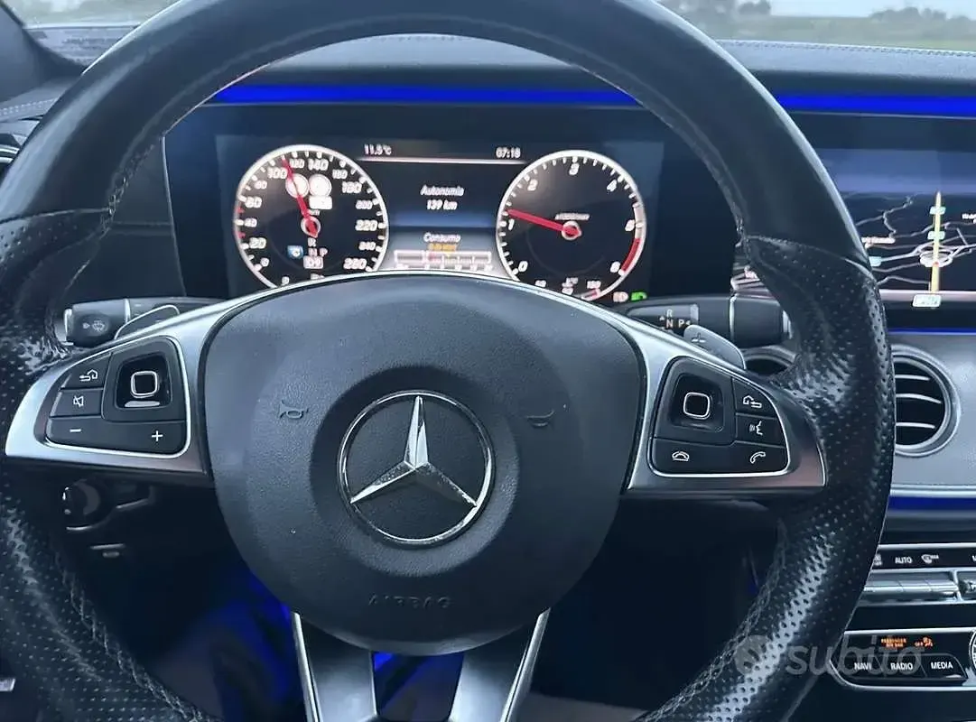 Usata Mercedes E220 AMG line 194 CV (142 kW) 2017 Berlina