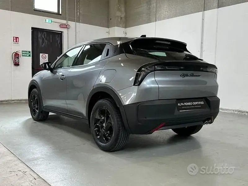 Usata Alfa Romeo Junior 145 CV (106 kW) 2025 Grigio SUV