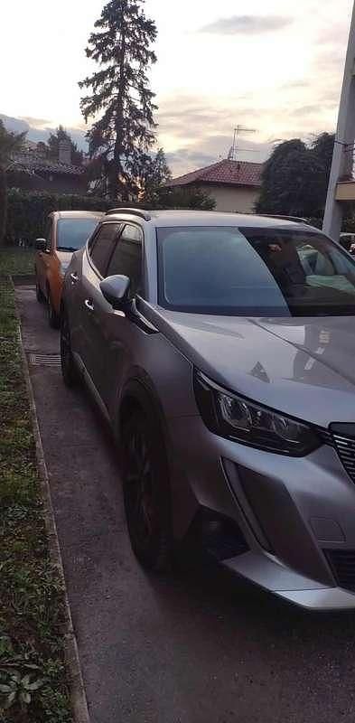 Usata Peugeot 2008 Allure 102 CV (75 kW) 2020 Argento SUV