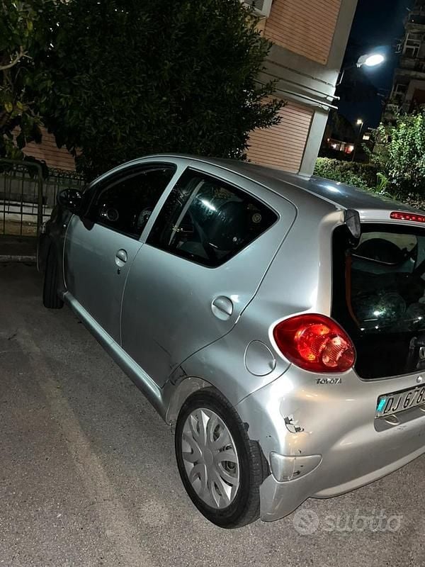 Usata Toyota Aygo 68 CV (50 kW) 2008 Grigio Utilitaria