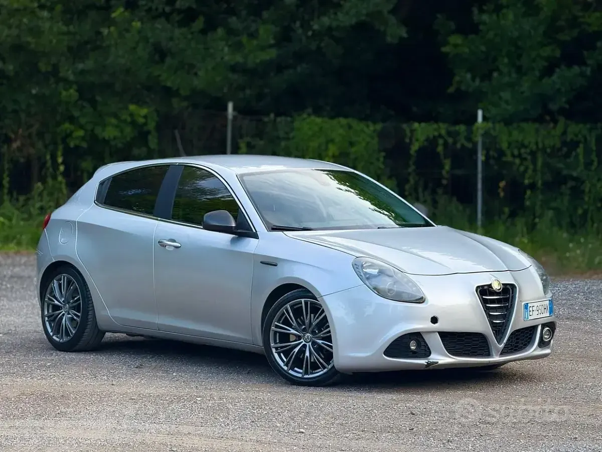 Usata Alfa Romeo Giulietta Exclusive 170 CV (125 kW) 2011 Grigio Utilitaria