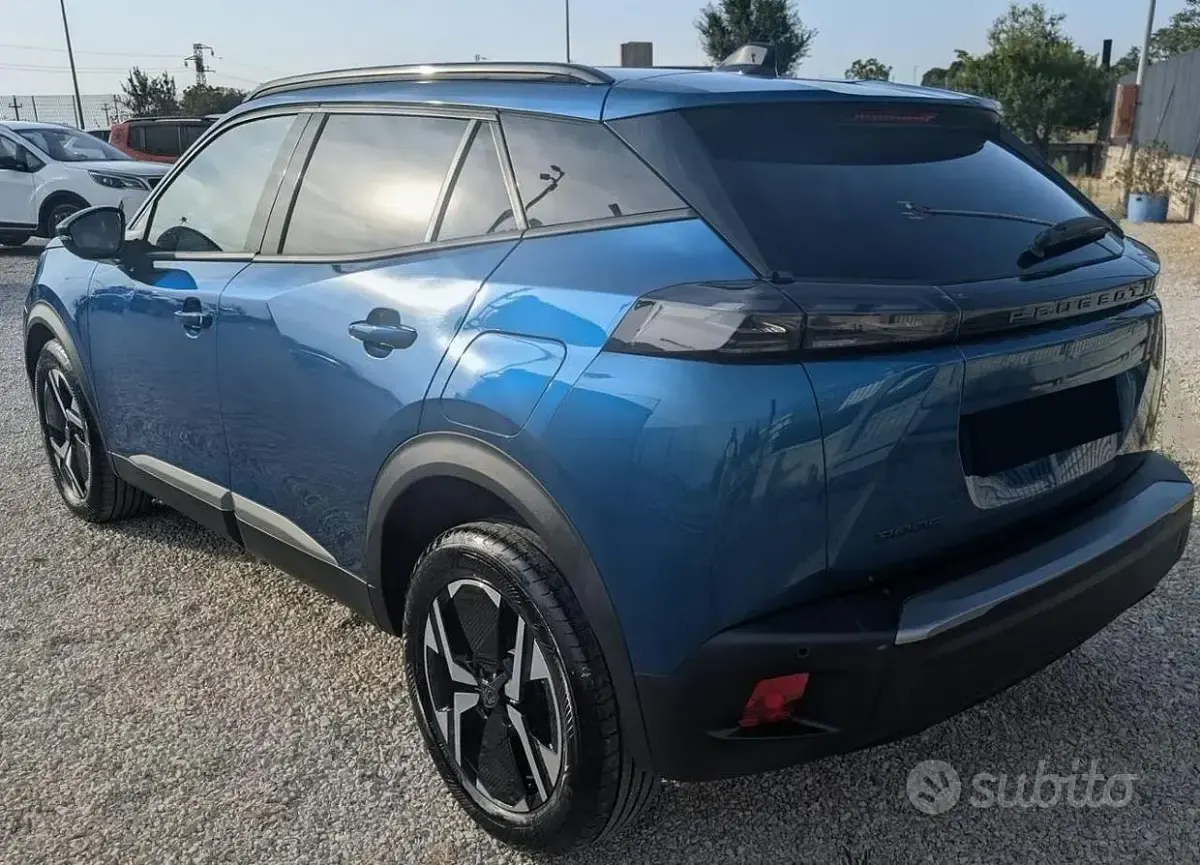 Usata Peugeot 2008 Allure 101 CV (74 kW) 2025 Bluazzurro SUV