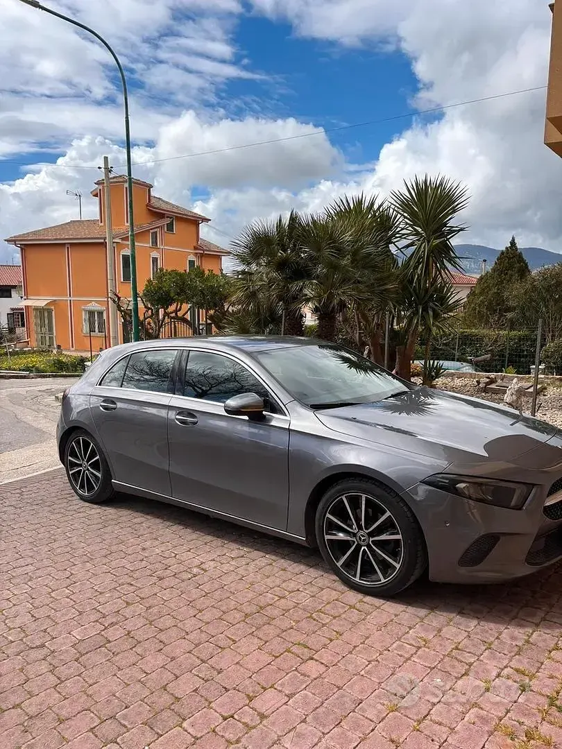 Usata Mercedes 180 116 CV (85 kW) 2018 Grigio Berlina