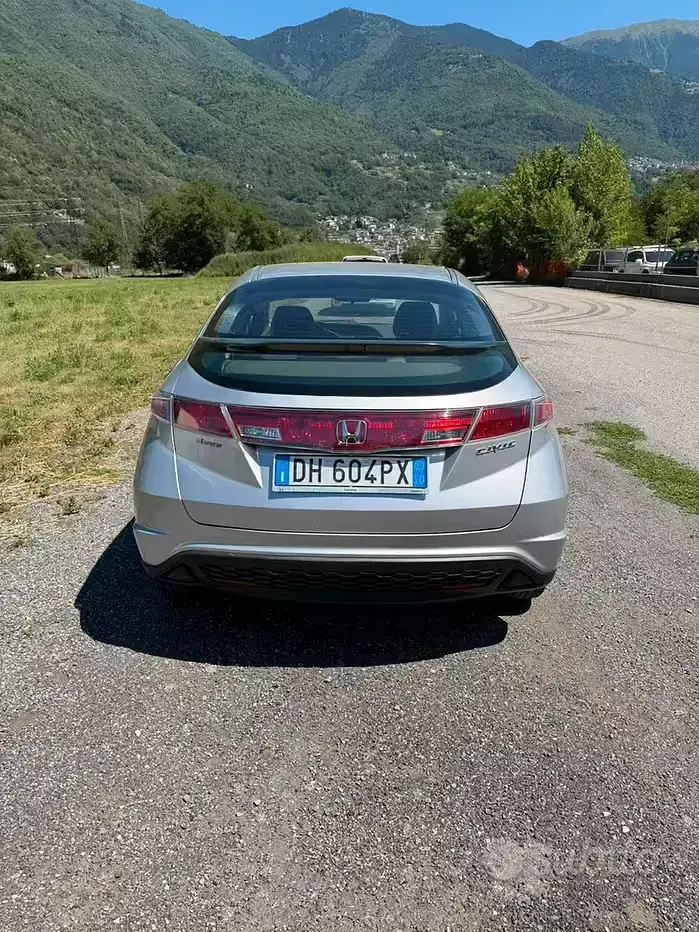 Usata Honda Civic 83 CV (61 kW) 2007 Grigio Berlina