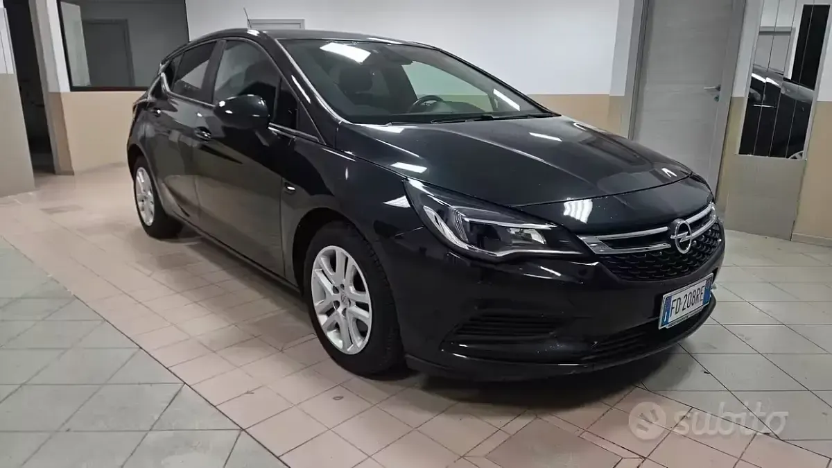 Usata Opel Astra Innovation 110 CV (80 kW) 2016 Nero Berlina
