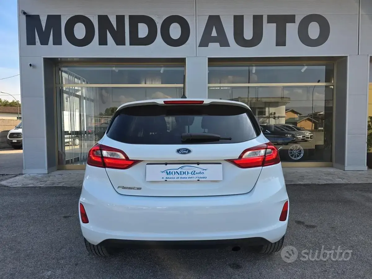 Gebraucht Ford Fiesta Titanium 86 PS (63 kW) 2018 Weiß Kleinwagen
