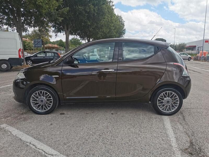 Usata Lancia Ypsilon 69 CV (50 kW) 2013 Marrone Utilitaria