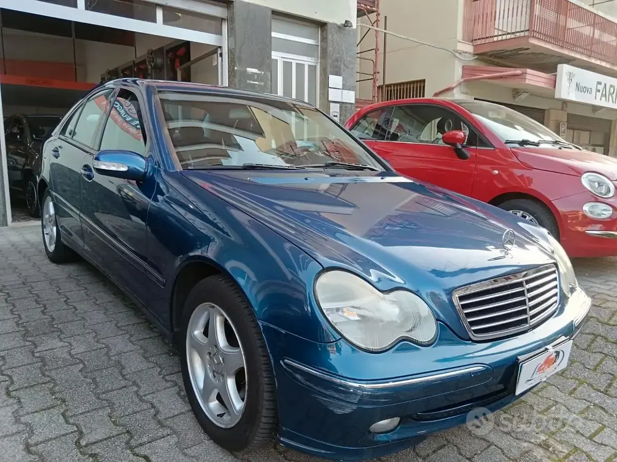 Usata Mercedes C220 Avantgarde 150 CV (110 kW) 2004 Blu Berlina