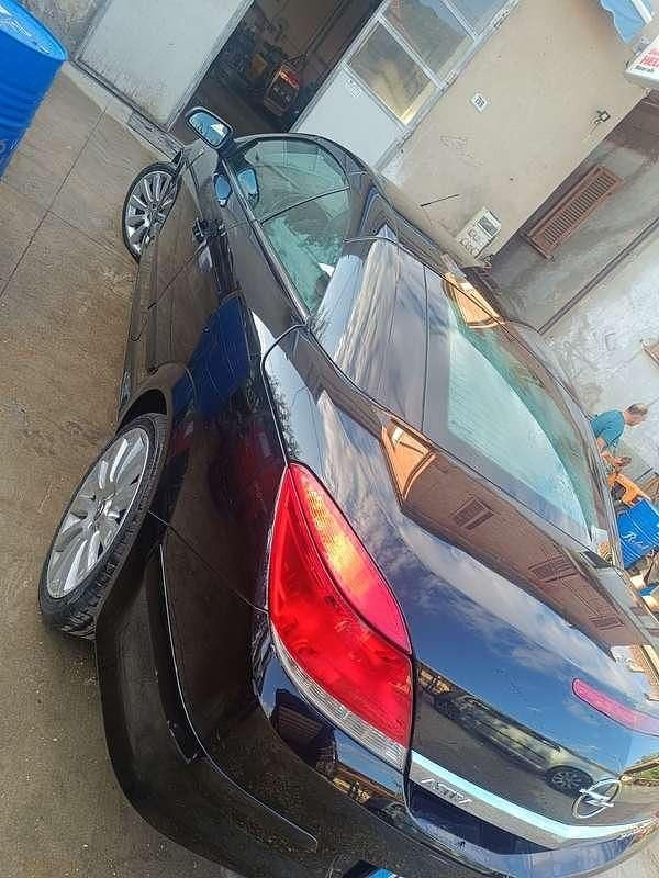 Usata Opel Astra Cabriolet Cosmo 150 CV (110 kW) 2008 Nero Cabrio