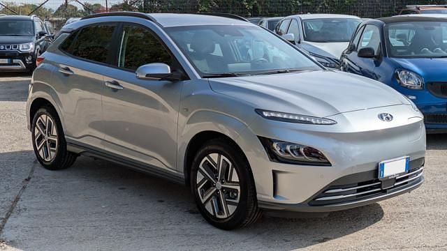 Usata Hyundai Kona Sport 100 kW (136 CV) 2023 Grigio SUV