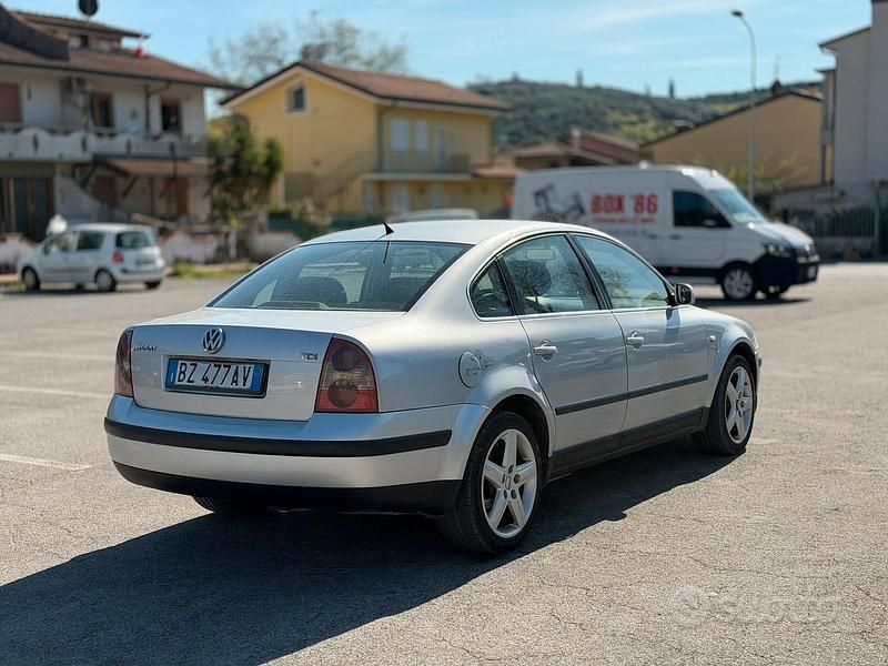 Usata VW Passat 130 CV (95 kW) 2002 Grigio Berlina