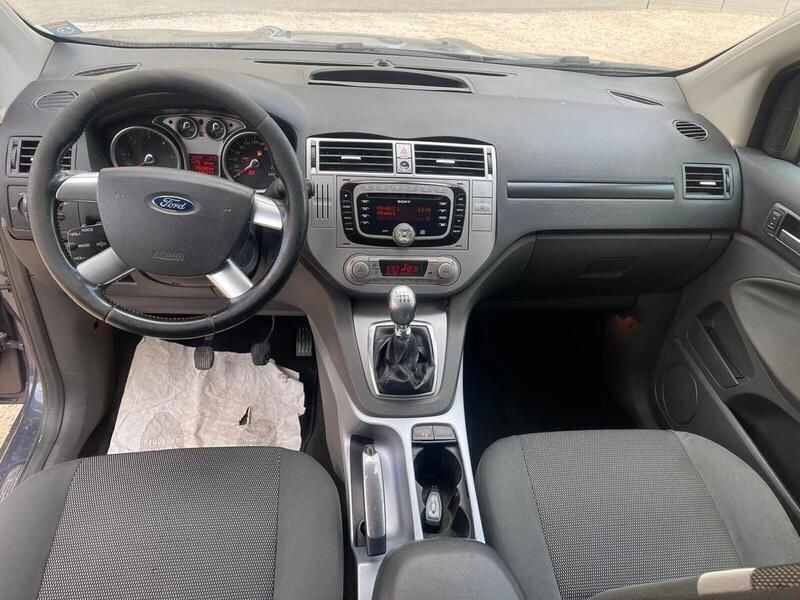 Usata Ford Kuga 140 CV (102 kW) 2012 Grigio SUV