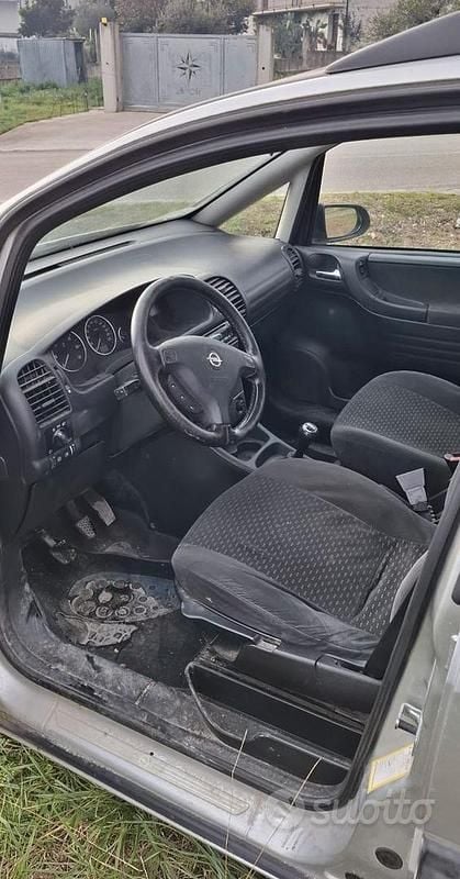Usata Opel Zafira 125 CV (91 kW) 2003 Grigio Monovolume