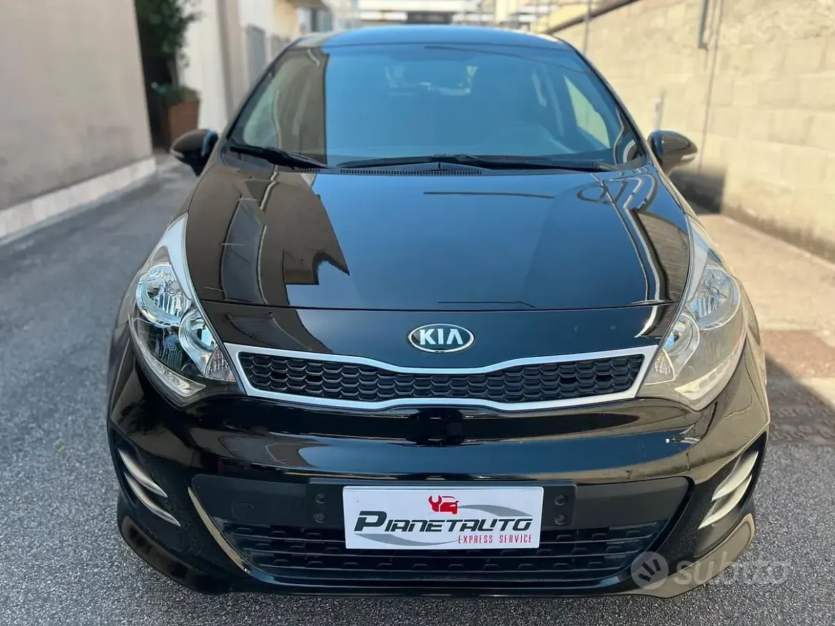 Usata Kia Rio 75 CV (55 kW) 2015 Nero Berlina