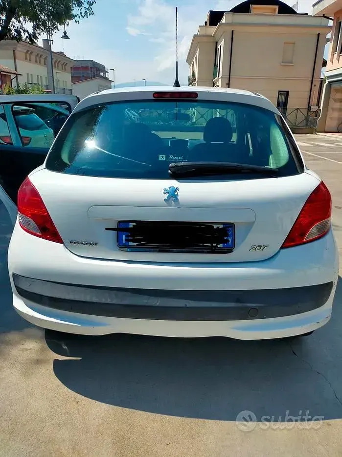Usata Peugeot 207 68 CV (50 kW) 2011 Bianco Berlina
