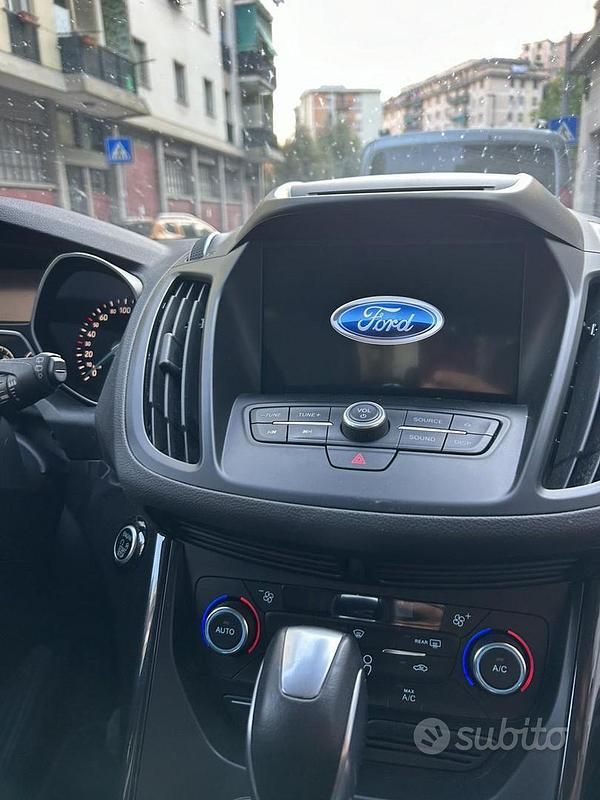 Usata Ford Kuga 120 CV (88 kW) 2017 Grigio SUV