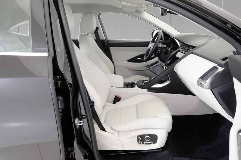 Usata Jaguar E-Pace SE 200 CV (147 kW) 2021 Santorini black SUV
