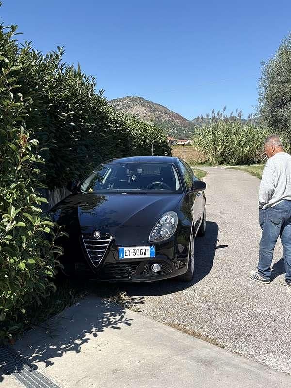 Usata Alfa Romeo Giulietta Distinctive 150 CV (110 kW) 2015 Nero Berlina