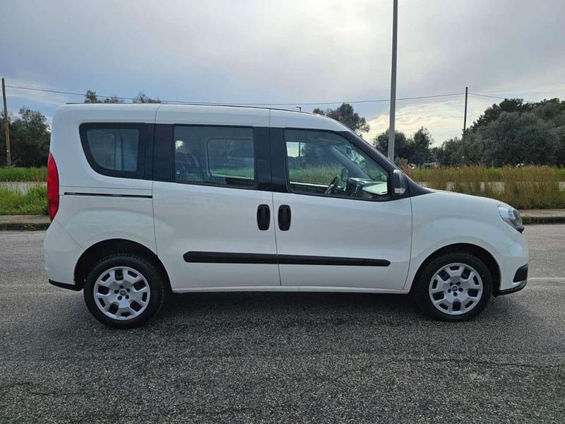 Usata Fiat Doblò Easy 95 CV (69 kW) 2017 Bianco Monovolume
