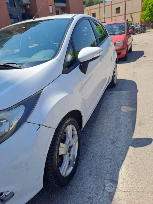 Usata 2008 Ford Fiesta Due volumi | 3000 € (Molto cara) - Immagine 1/3