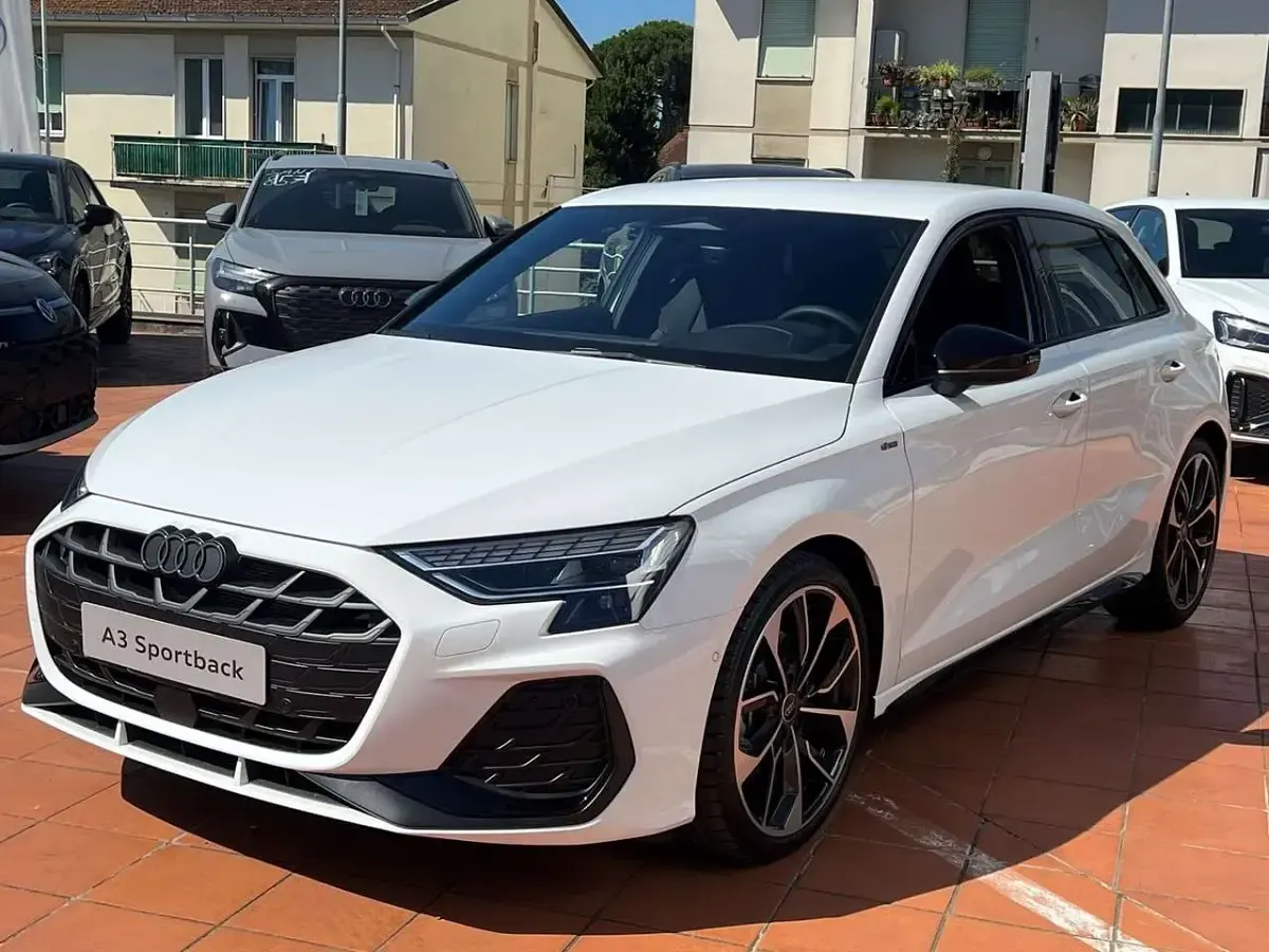 Nuova Audi A3 S-Line 150 CV (110 kW) 2026 Bianca Berlina