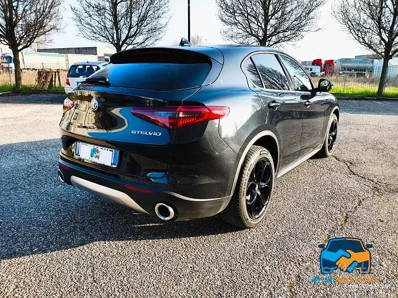 Usata Alfa Romeo Stelvio Executive 210 CV (154 kW) 2018 Nero SUV