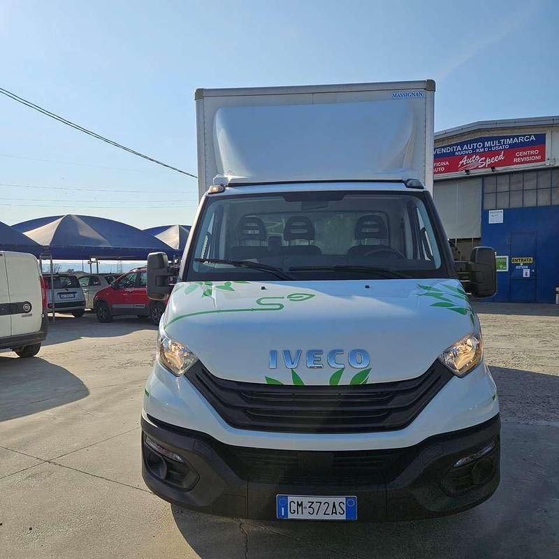 Usata Iveco Daily 136 CV (100 kW) 2022 Bianco Furgone