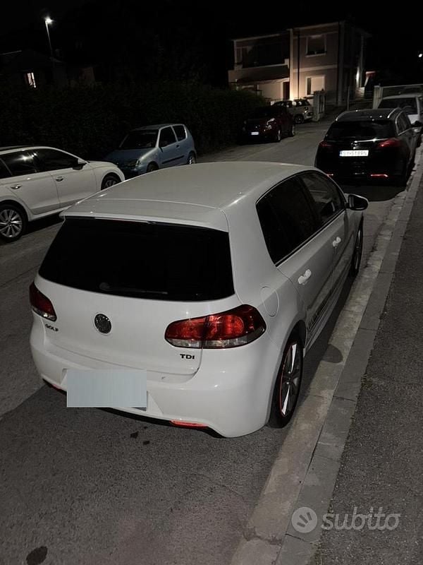 Usata VW Golf VI 140 CV (102 kW) 2011 Bianco Utilitaria