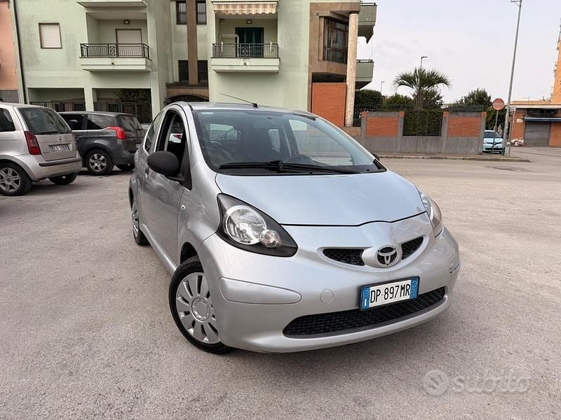 Usata Toyota Aygo 68 CV (50 kW) 2010 Grigio Utilitaria