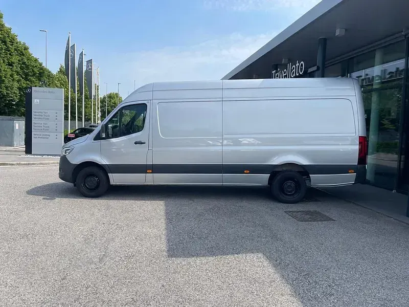 Usata Mercedes Sprinter 190 CV (139 kW) 2022 Argento Furgone