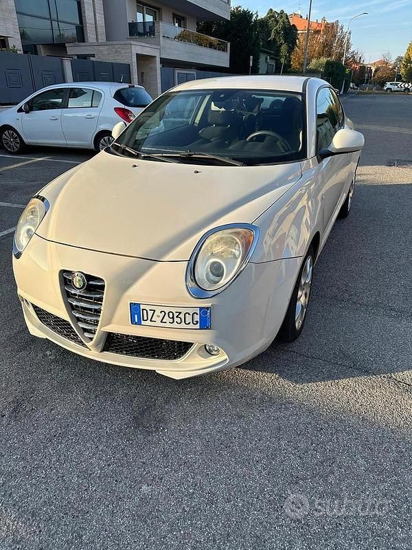 Bianco Usata 2009 Alfa Romeo MiTo Due volumi | 4000 € (Buon prezzo) - Immagine 1/4