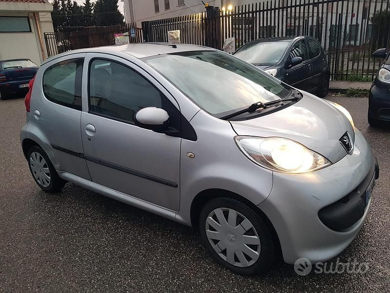 Usata Peugeot 107 68 CV (50 kW) 2006 Grigio Utilitaria