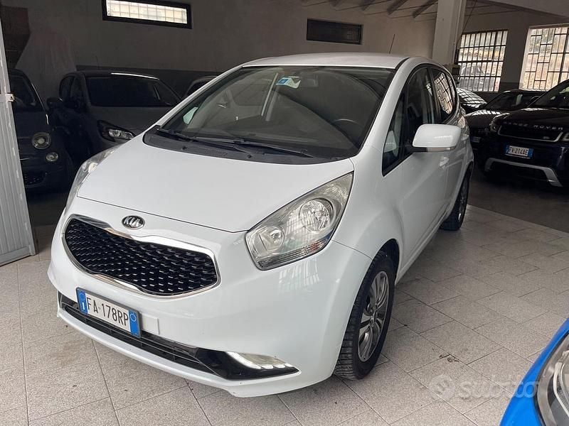 Usata Kia Venga 90 CV (66 kW) 2015 Bianco Utilitaria
