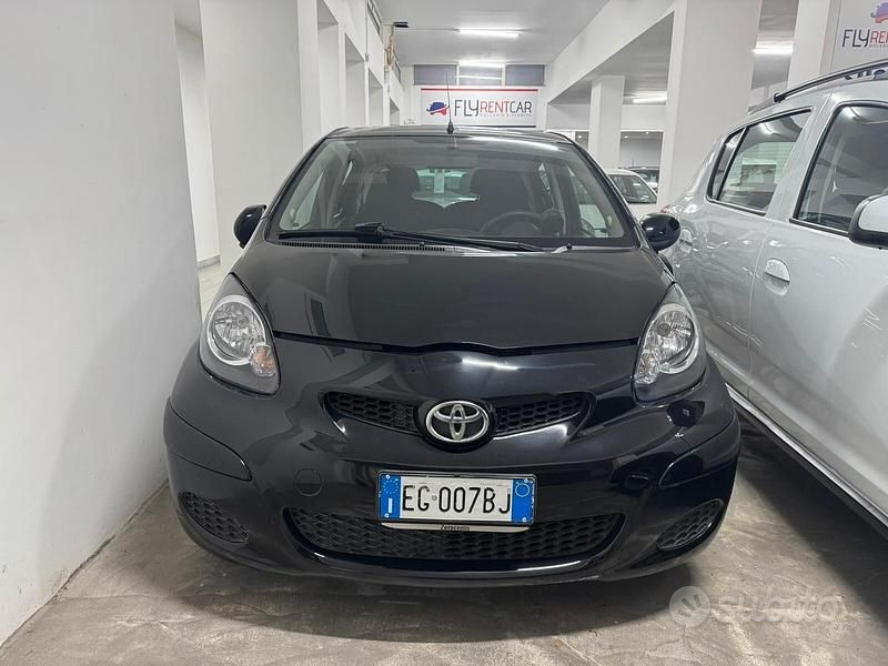 Usata Toyota Aygo Connect Style 68 CV (50 kW) 2010 Nero Utilitaria