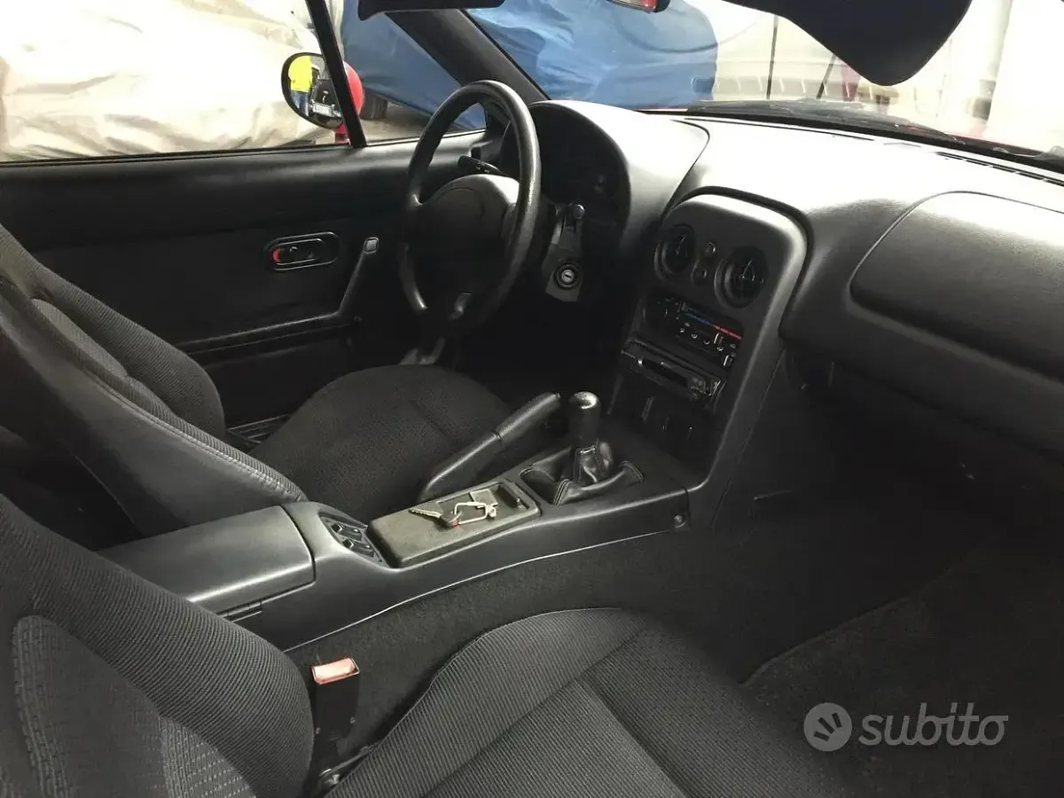 Usata Mazda MX5 90 CV (66 kW) 1997 Rosso Cabrio