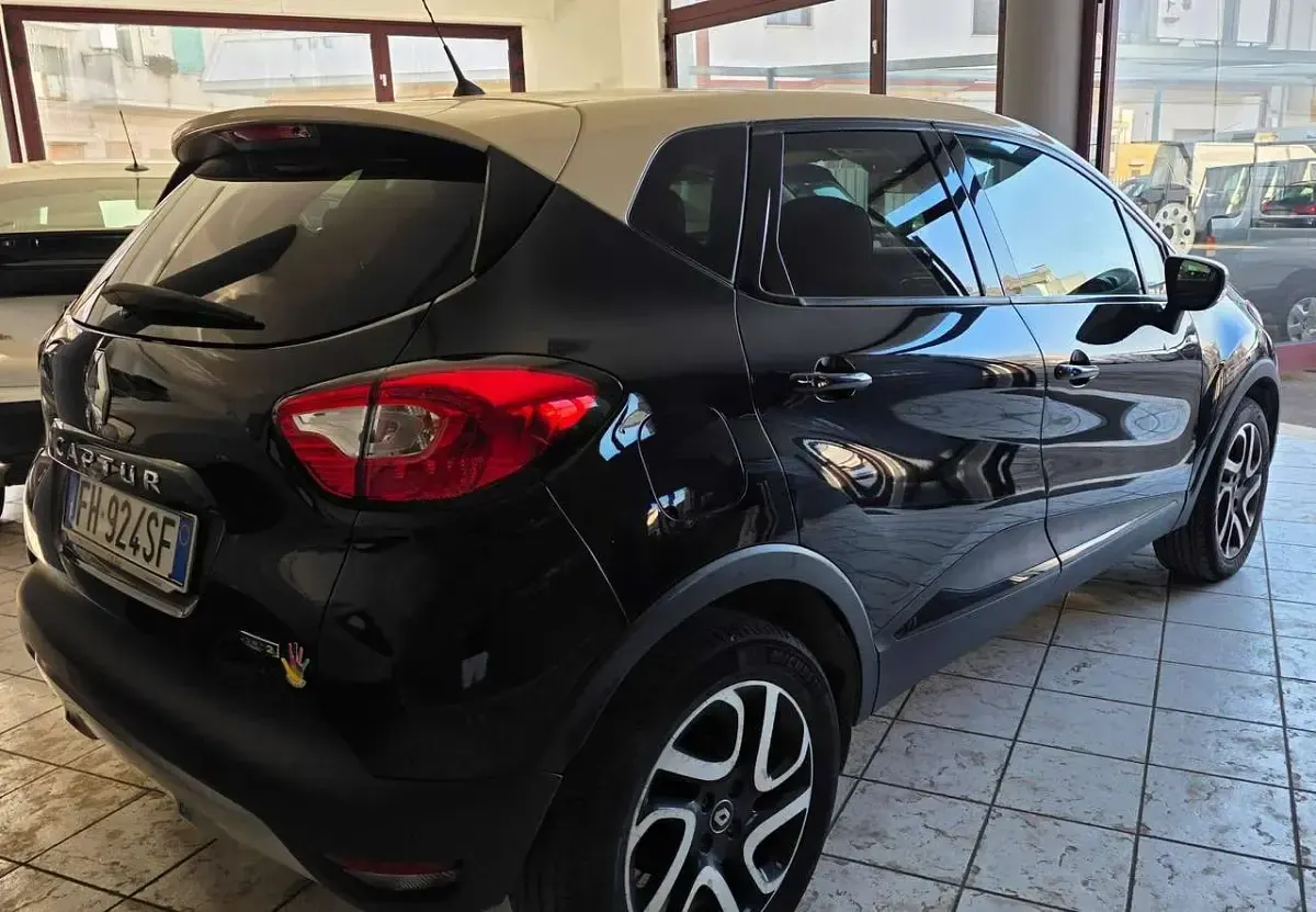 Usata Renault Captur Zen 90 CV (66 kW) 2017 Nero SUV