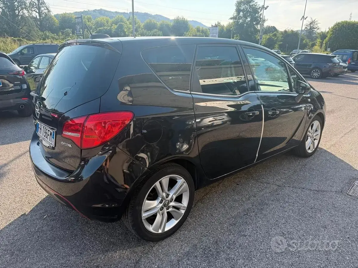 Usata Opel Meriva Cosmo 95 CV (69 kW) 2017 Nero Monovolume