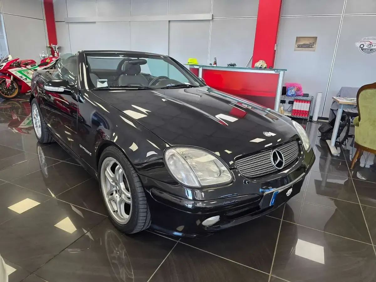 Usata Mercedes SLK230 193 CV (141 kW) 2001 Nero Cabrio