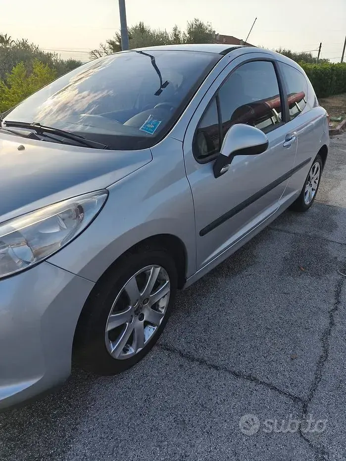 Usata Peugeot 207 90 CV (66 kW) 2008 Grigio Berlina