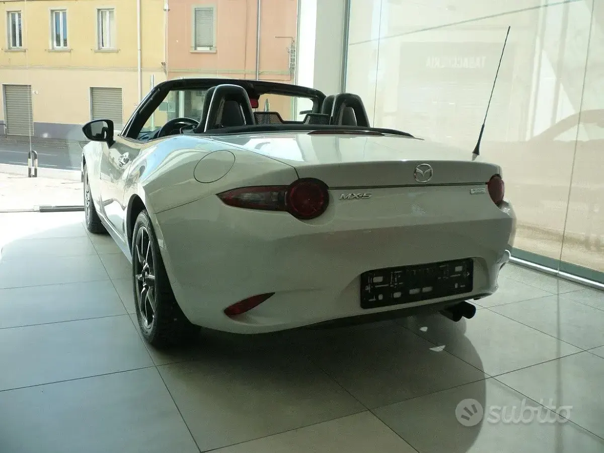 Usata Mazda MX5 Exceed 131 CV (96 kW) 2016 Grigio Cabrio