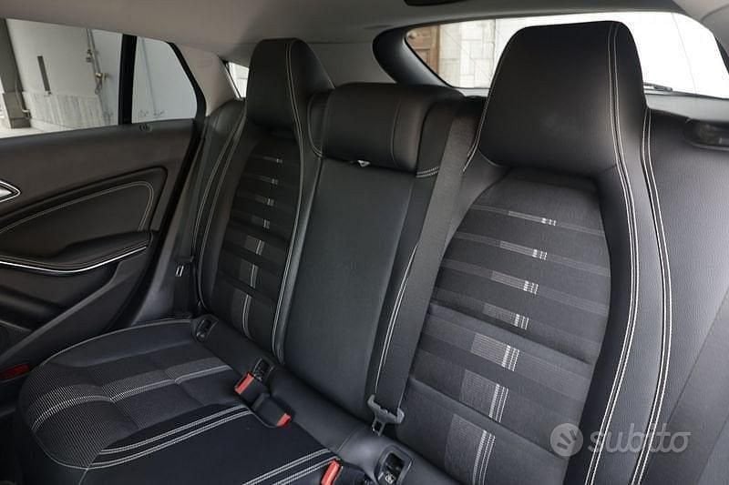 Usata Mercedes CLA180 109 CV (80 kW) 2019 Grigio Berlina