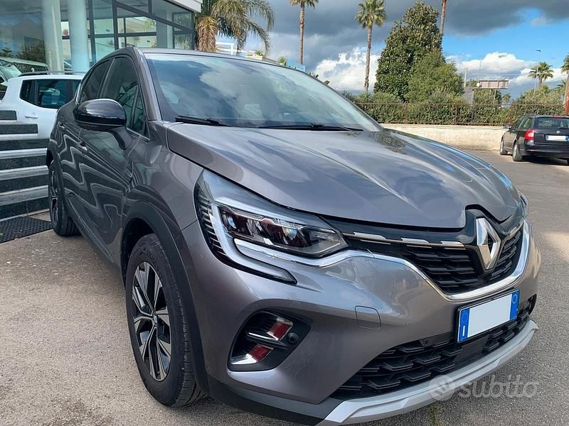 Usata Renault Captur Techno 91 CV (66 kW) 2022 Grigio SUV