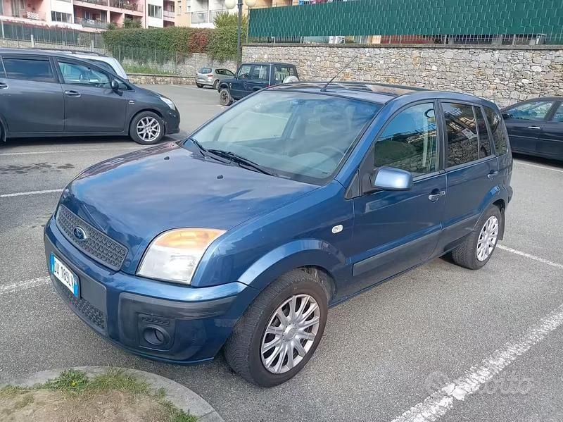 Usata Ford Fusion 80 CV (58 kW) 2006 Blu/azzurro Utilitaria